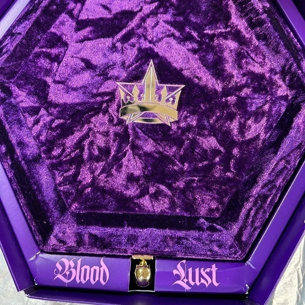 Jeffree Star  Blood Lust Artistry Palette high end jewelry box velvet and gold